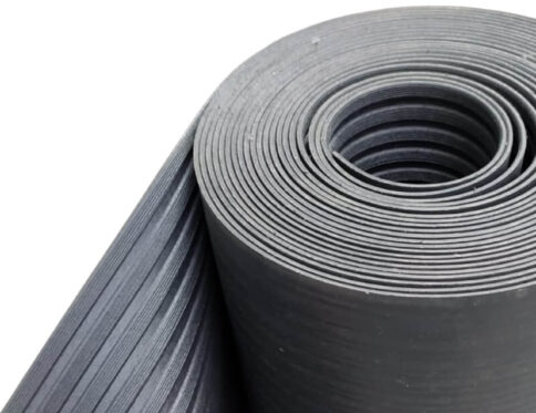 Tapete emborrachado ripado c/80cm preto (3mm)